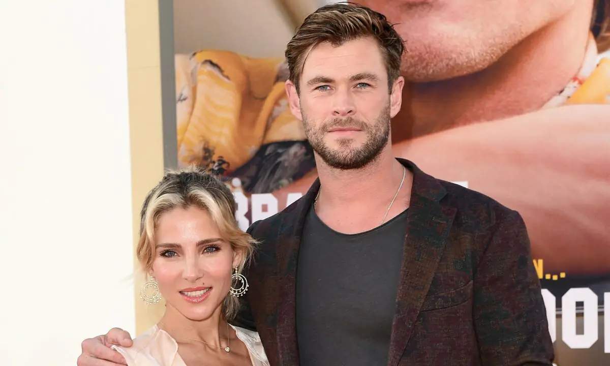 Chris Hemsworth e Elsa Pataky são vistos surfando juntos em Byron Bay