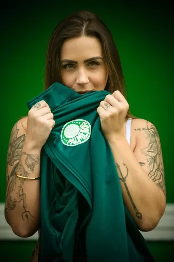 Musa do Palmeiras comemora título e manda recado: "Somos os maiores do Brasil" 1 Musa do Palmeiras comemora título e manda recado: "Somos os maiores do Brasil"
