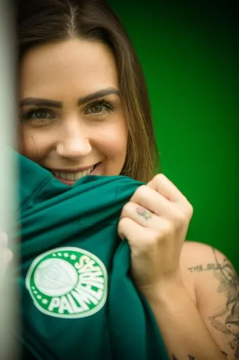 Musa do Palmeiras comemora título e manda recado: "Somos os maiores do Brasil" 2 Musa do Palmeiras comemora título e manda recado: "Somos os maiores do Brasil"