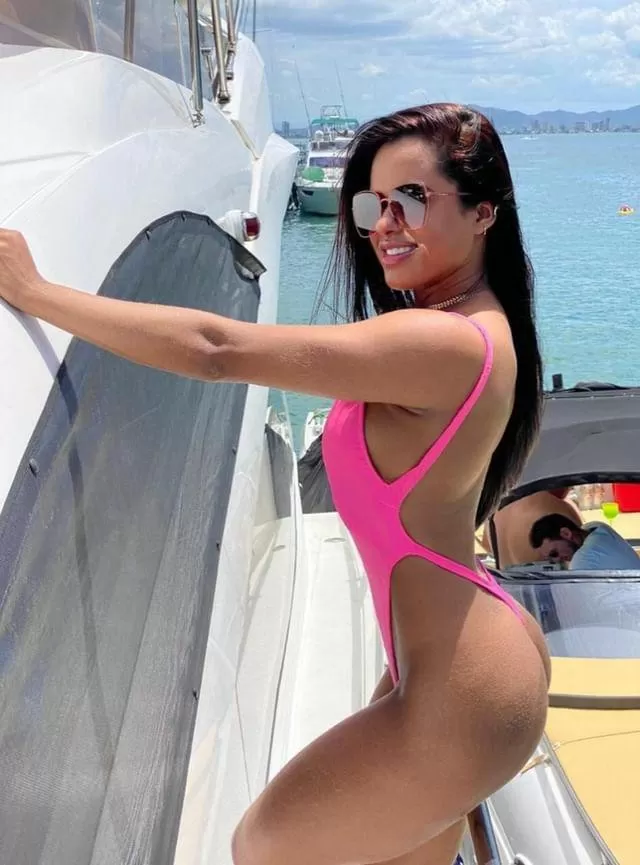 Modelo Lanna Mayara arranca suspiros com seu corpo escultural 1 Modelo Lanna Mayara arranca suspiros com seu corpo escultural