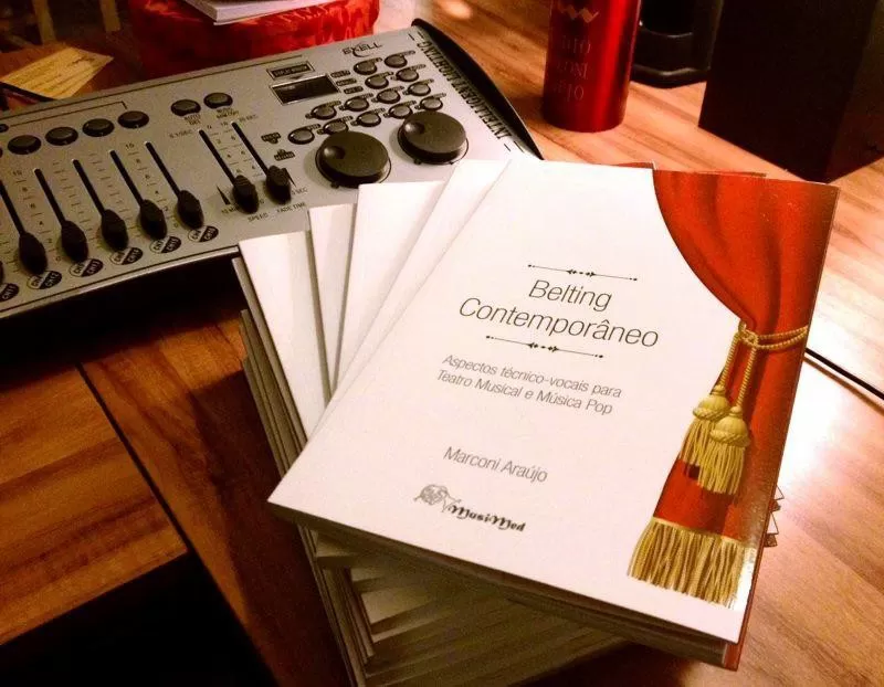 Marconi Araújo anuncia nova tiragem de seu livro 'Belting Contemporâneo Aspectos Técnicos-Vocais para Teatro Musical e M 1 Marconi Araújo anuncia nova tiragem de seu livro 'Belting Contemporâneo Aspectos Técnicos-Vocais para Teatro Musical e M