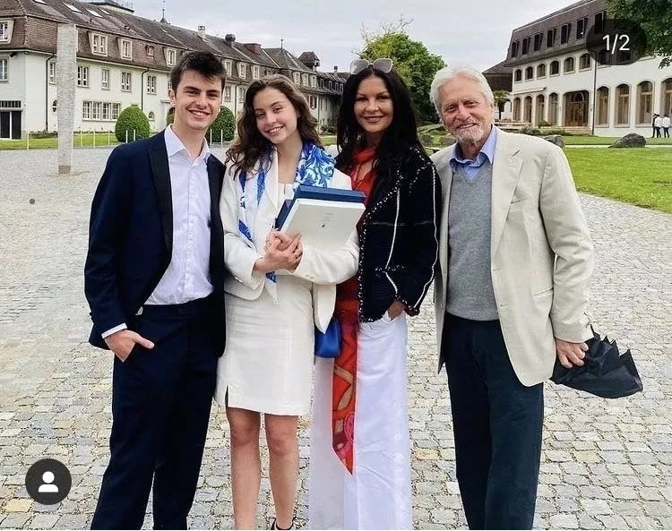 Michael Douglas se sente incomodado ao ser confundido como avô de sua filha 4 Michael Douglas se sente incomodado ao ser confundido como avô de sua filha