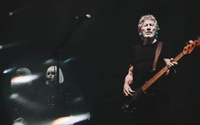 Roger Waters, co-fundador do Pink Floyd, recusou dinheiro de Mark Zuckerberg:   "[Zuckerberg é] um dos idiotas mais pode