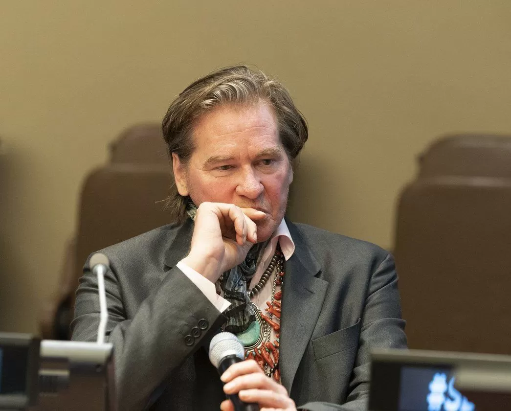 Cher conta detalhes íntimos sobre seu caso de amor com Val Kilmer