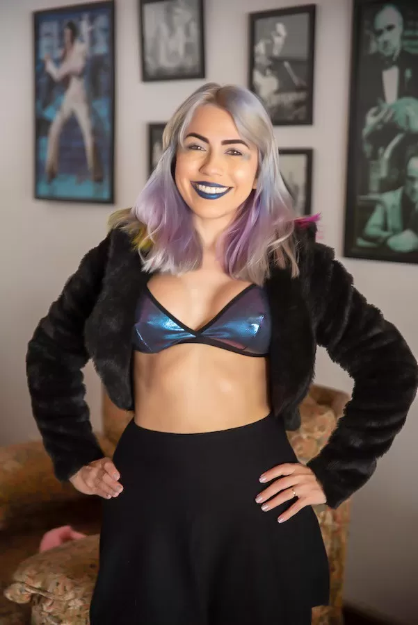 De atriz pornô à expert em marketing, Vanessa Danieli relembra carreira em livro: “até hoje sou crucificada”