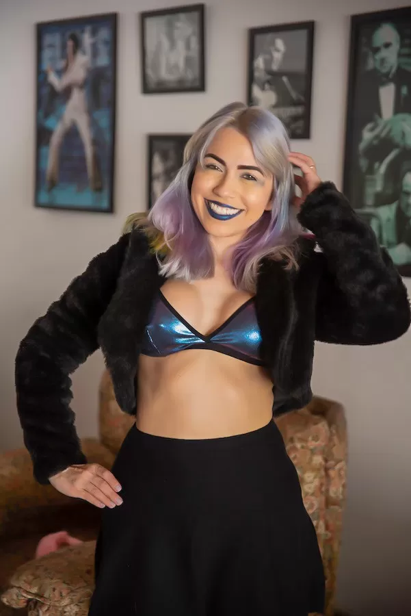 De atriz pornô à expert em marketing, Vanessa Danieli relembra carreira em livro: “até hoje sou crucificada”