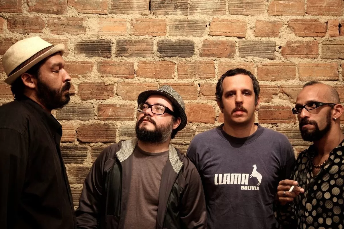 Rock alternativo e swing carioca inspiram terceiro disco da SereS: “baratas e vinis” 1 Rock alternativo e swing carioca inspiram terceiro disco da SereS: “baratas e vinis”