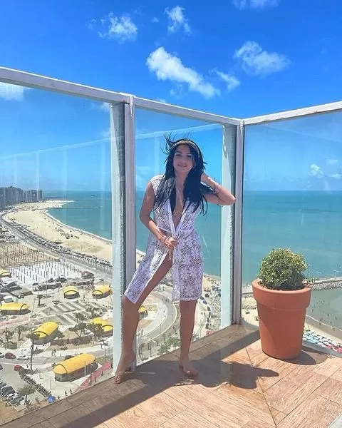 Modelo Emanuelle Jordana se destaca no reality "A Bordo" ganhando várias enquetes para Rainha do Júri Popular 1 Modelo Emanuelle Jordana se destaca no reality "A Bordo" ganhando várias enquetes para Rainha do Júri Popular