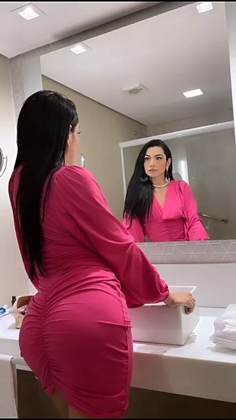 Modelo Emanuelle Jordana se destaca no reality "A Bordo" ganhando várias enquetes para Rainha do Júri Popular 2 Modelo Emanuelle Jordana se destaca no reality "A Bordo" ganhando várias enquetes para Rainha do Júri Popular