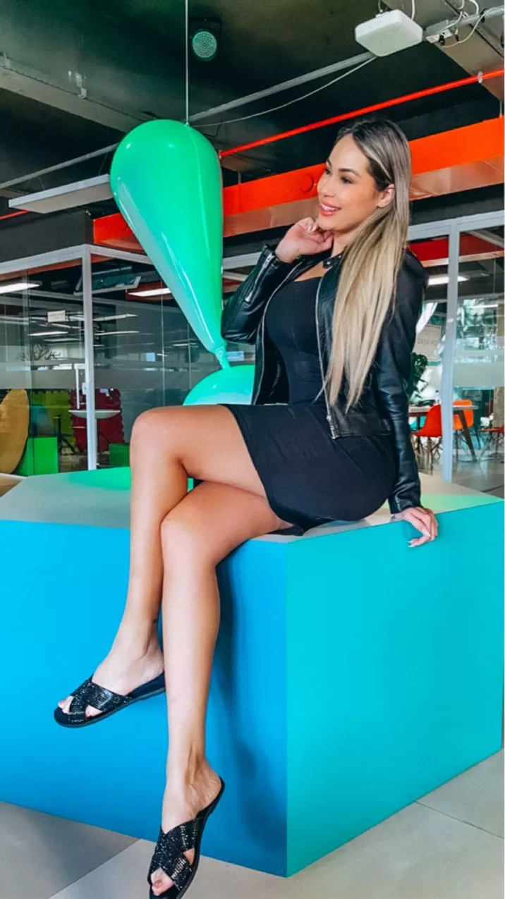 De volta ao Brasil, atriz Brunna Sena retorna às pegadinhas da RedeTV: "me reconheceram no exterior" 8 De volta ao Brasil, atriz Brunna Sena retorna às pegadinhas da RedeTV: "me reconheceram no exterior"