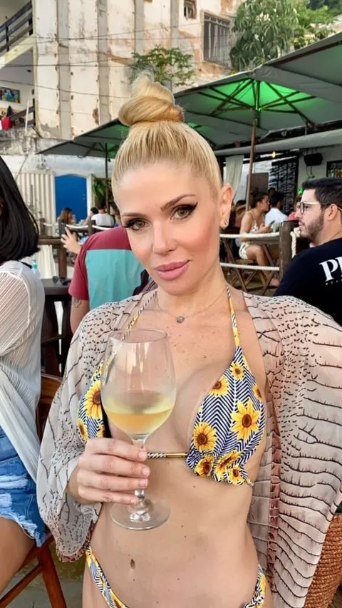 Cristiane Fumagali recebe muitos elogios dos seguidores por sua beleza 6 Cristiane Fumagali recebe muitos elogios dos seguidores por sua beleza