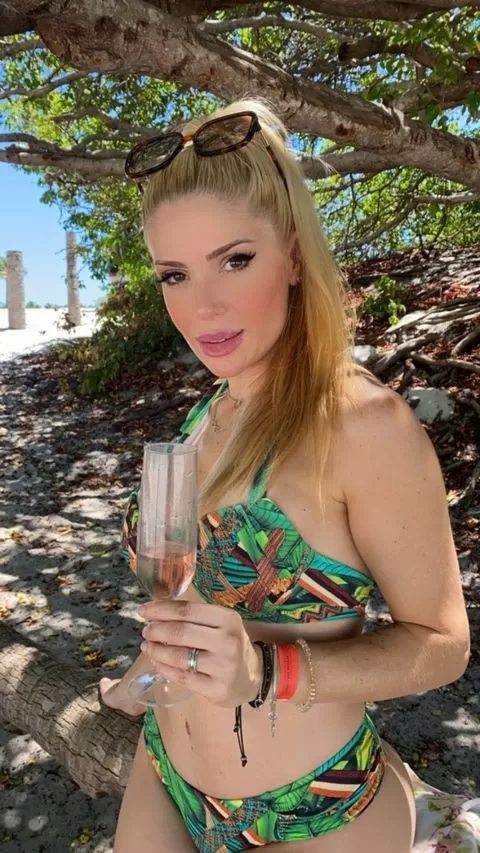 Cristiane Fumagali recebe muitos elogios dos seguidores por sua beleza 8 Cristiane Fumagali recebe muitos elogios dos seguidores por sua beleza