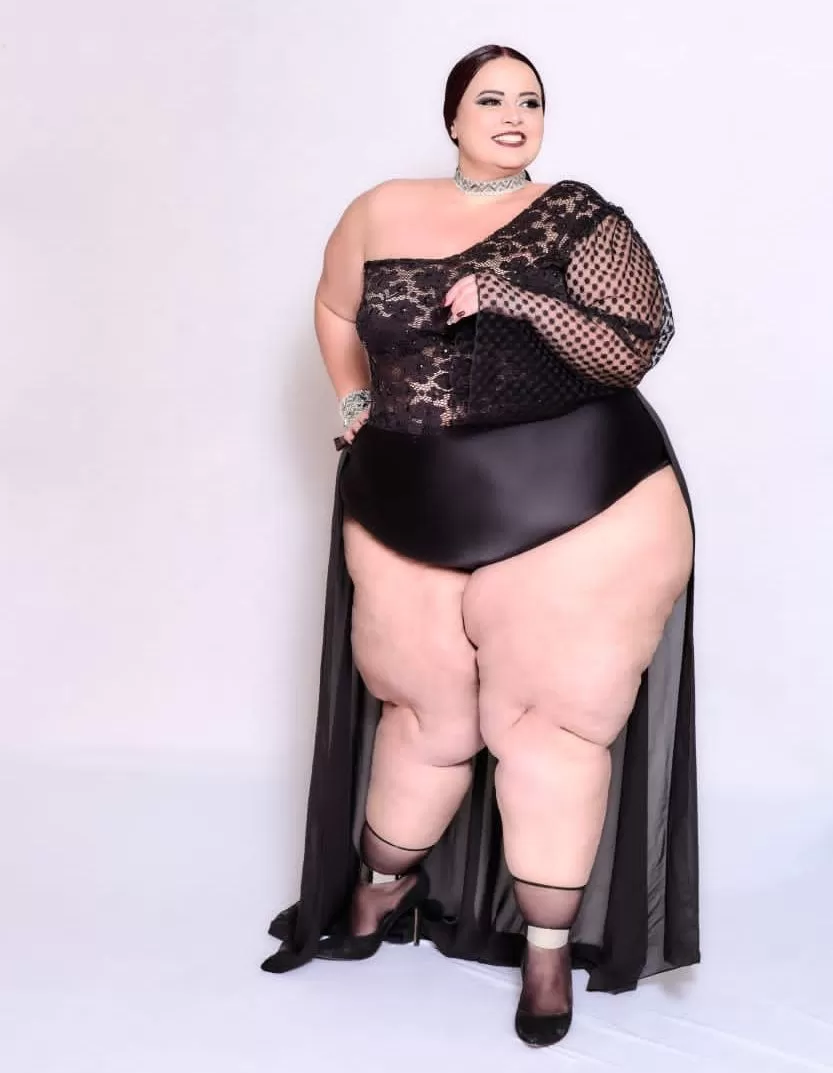 Estilista Bruno Bacck protagoniza ensaio fotográfico com modelo Plus Size manequim 60