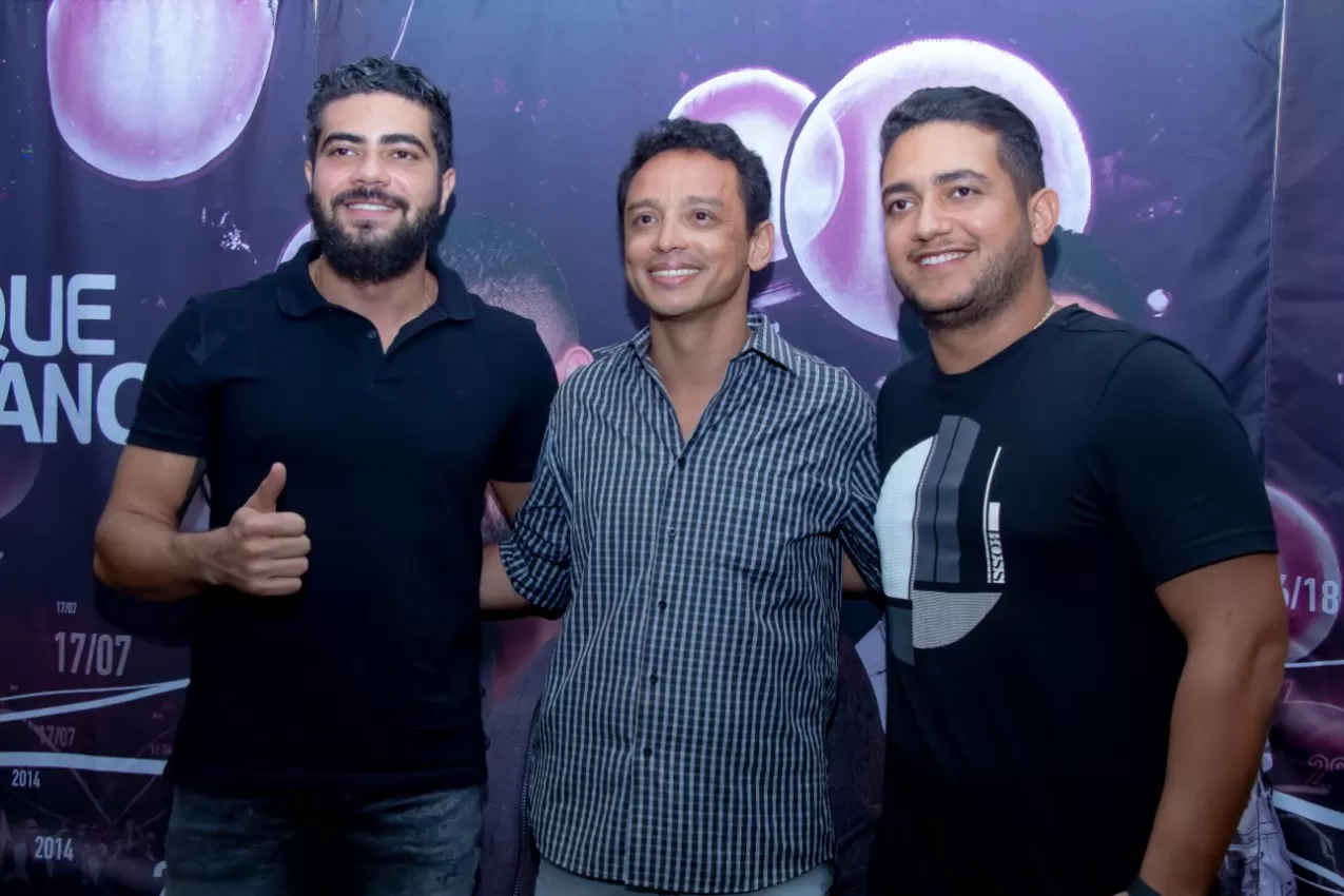 Musa do Flamengo prestigia show da dupla sertaneja Henrique e Juliano 1 Musa do Flamengo prestigia show da dupla sertaneja Henrique e Juliano