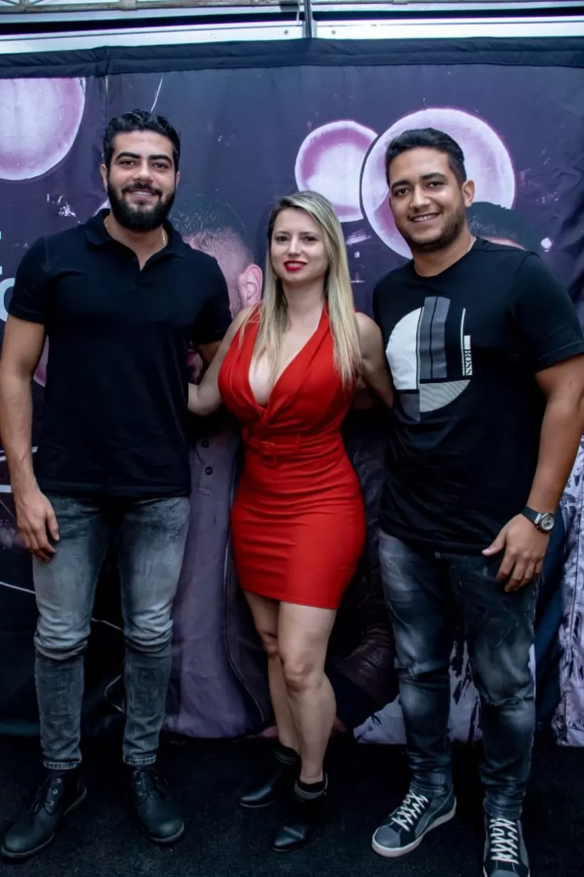 Musa do Flamengo prestigia show da dupla sertaneja Henrique e Juliano 2 Musa do Flamengo prestigia show da dupla sertaneja Henrique e Juliano