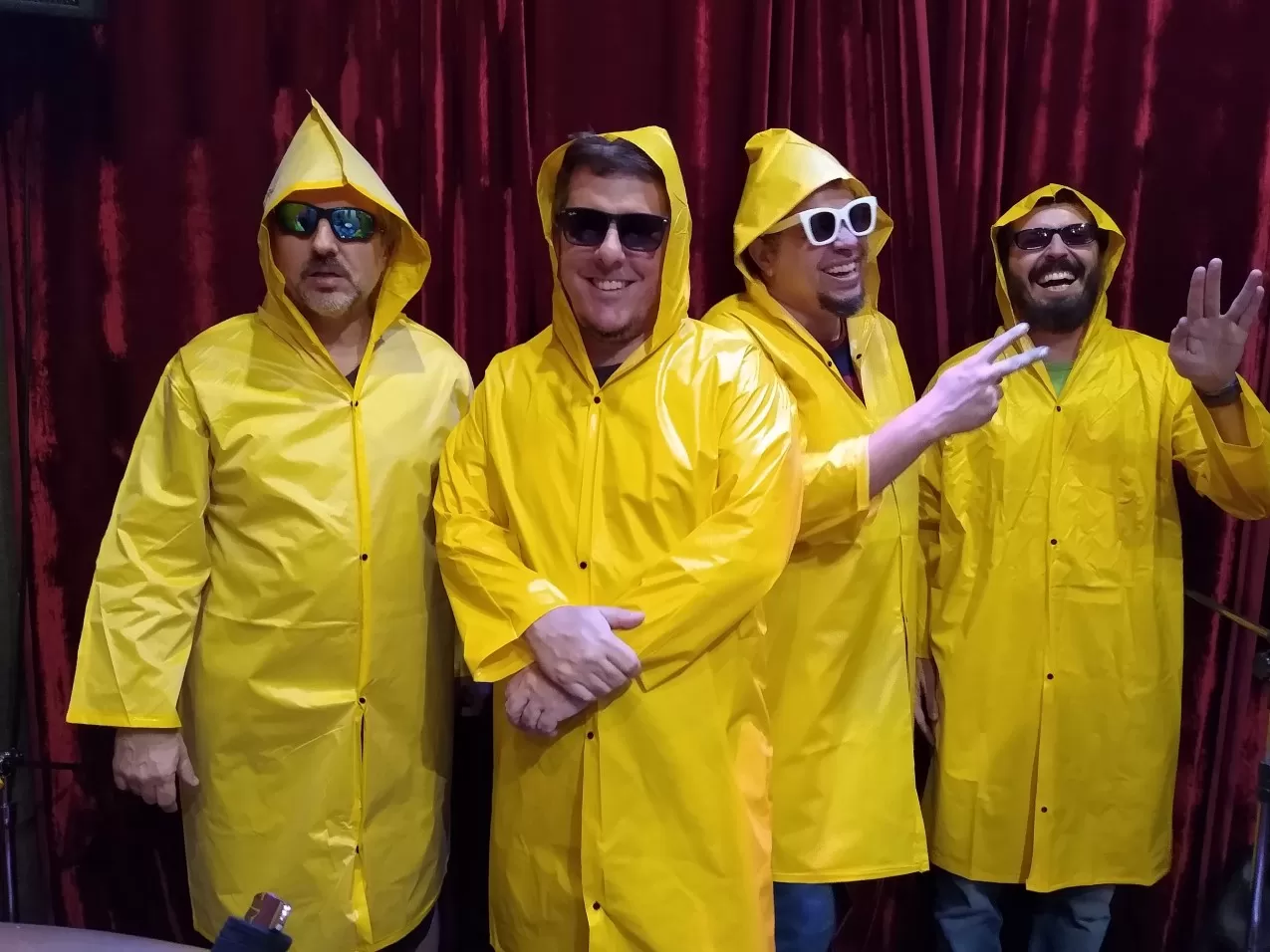 Tripa Seca abraça o caos em álbum dançante, “Charivari”