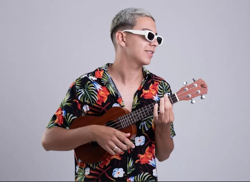 Após estrelar campanha ao lado de Marina Senna, cantor Gabriel Won lança o single autoral "Comigo" 2 Após estrelar campanha ao lado de Marina Senna, cantor Gabriel Won lança o single autoral "Comigo"