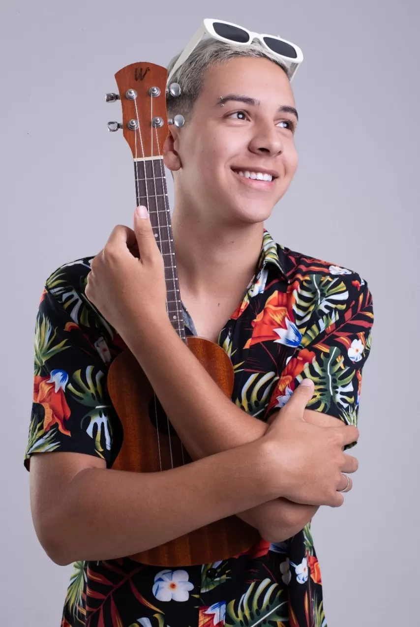 Após estrelar campanha ao lado de Marina Senna, cantor Gabriel Won lança o single autoral "Comigo" 3 Após estrelar campanha ao lado de Marina Senna, cantor Gabriel Won lança o single autoral "Comigo"