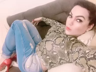 Solteira, modelo trans Rafaela Bellucci fala que o homem ideal é o que não tem tabus na hora do sexo"