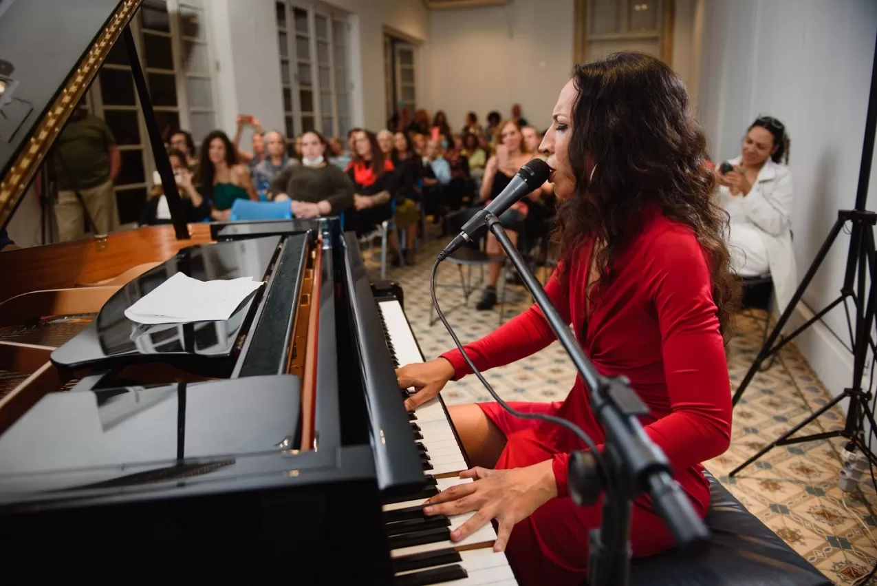 Helô Tenório reflete ao piano a força dos sentimentos sob perspectiva feminina no álbum “Íntimo” 1 Helô Tenório reflete ao piano a força dos sentimentos sob perspectiva feminina no álbum “Íntimo”