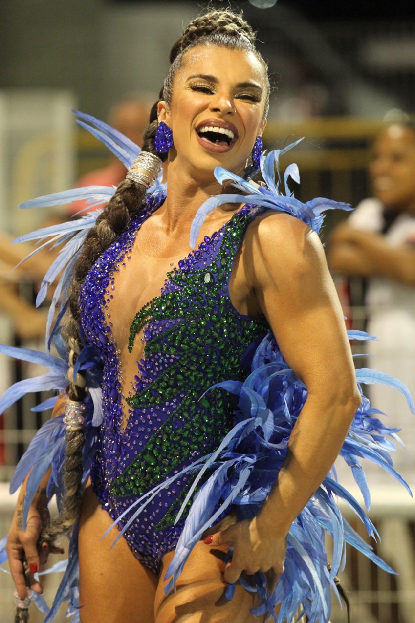 Modelo fitness Vivian Cristinelle, musa da Unidos de Vila Maria, se prepara  para o Carnaval com uma dieta equilibrada: 