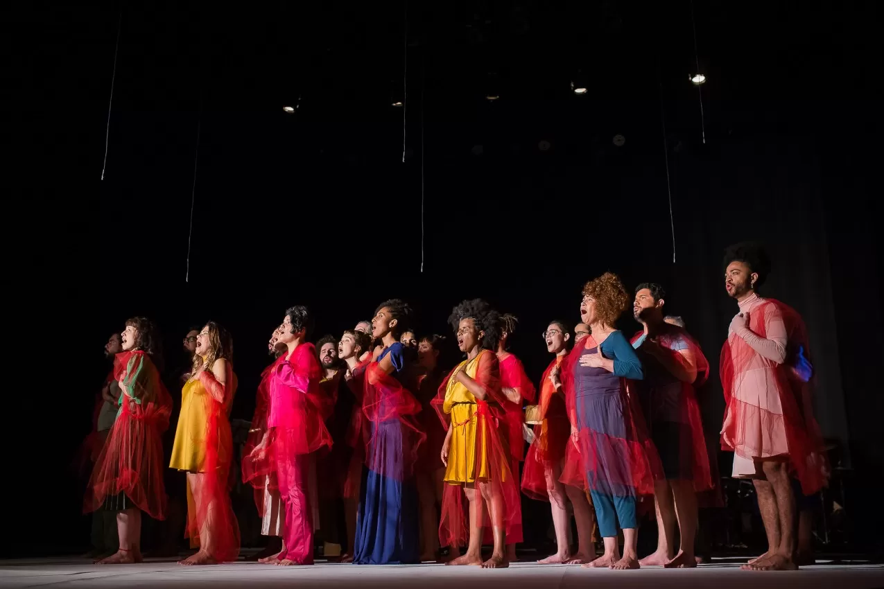 Coro Cênico de Curitiba une teatro e música em espetáculo com ingressos a preços populares 1 Coro Cênico de Curitiba une teatro e música em espetáculo com ingressos a preços populares