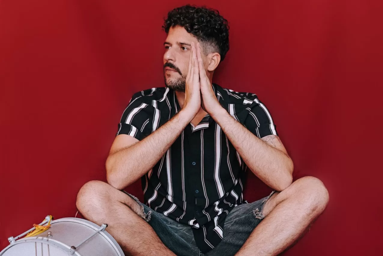 Anderson Batista abraça a nostalgia no single e clipe “Qual é o nome da sua saudade?” 1 Anderson Batista abraça a nostalgia no single e clipe “Qual é o nome da sua saudade?”