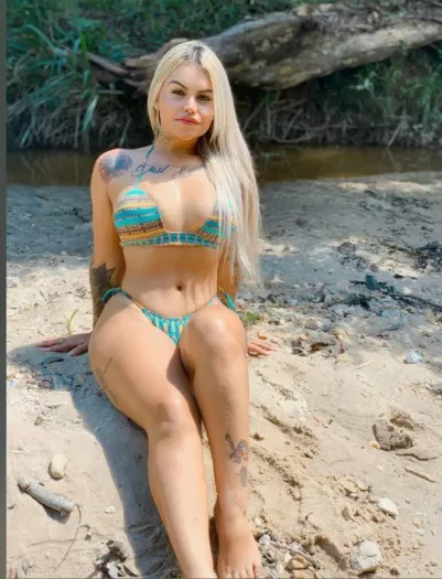 Modelo Leticia Magalhães bomba nas redes sociais com corpo escultural