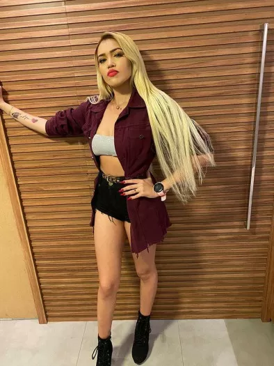 Modelo Natália Vasconcelos divulga novo visual e fica ainda mais loira 2 Modelo Natália Vasconcelos divulga novo visual e fica ainda mais loira