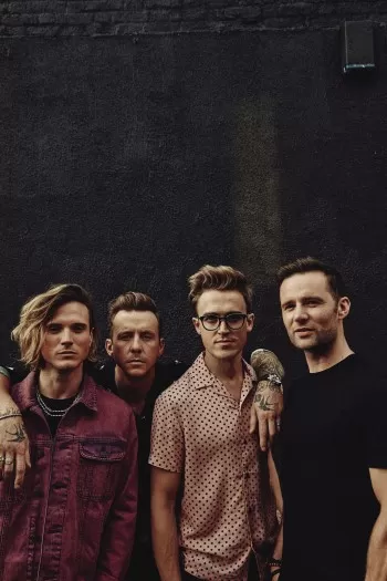 McFly lança álbum “Young Dumb Thrills”