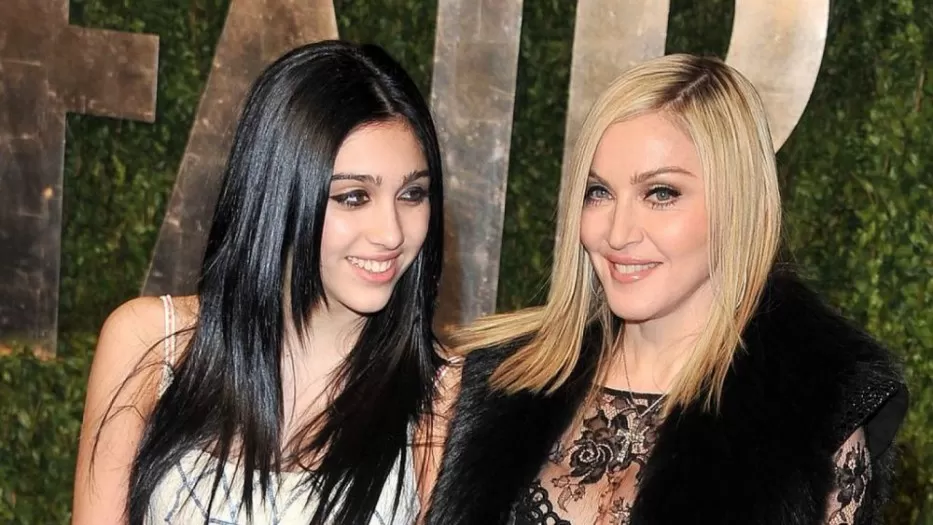 Madonna fez sua primeira tatuagem aos 62 anos! Veja o que a 'Rainha da Música Pop' escreveu em seu braço 5 Madonna fez sua primeira tatuagem aos 62 anos! Veja o que a 'Rainha da Música Pop' escreveu em seu braço